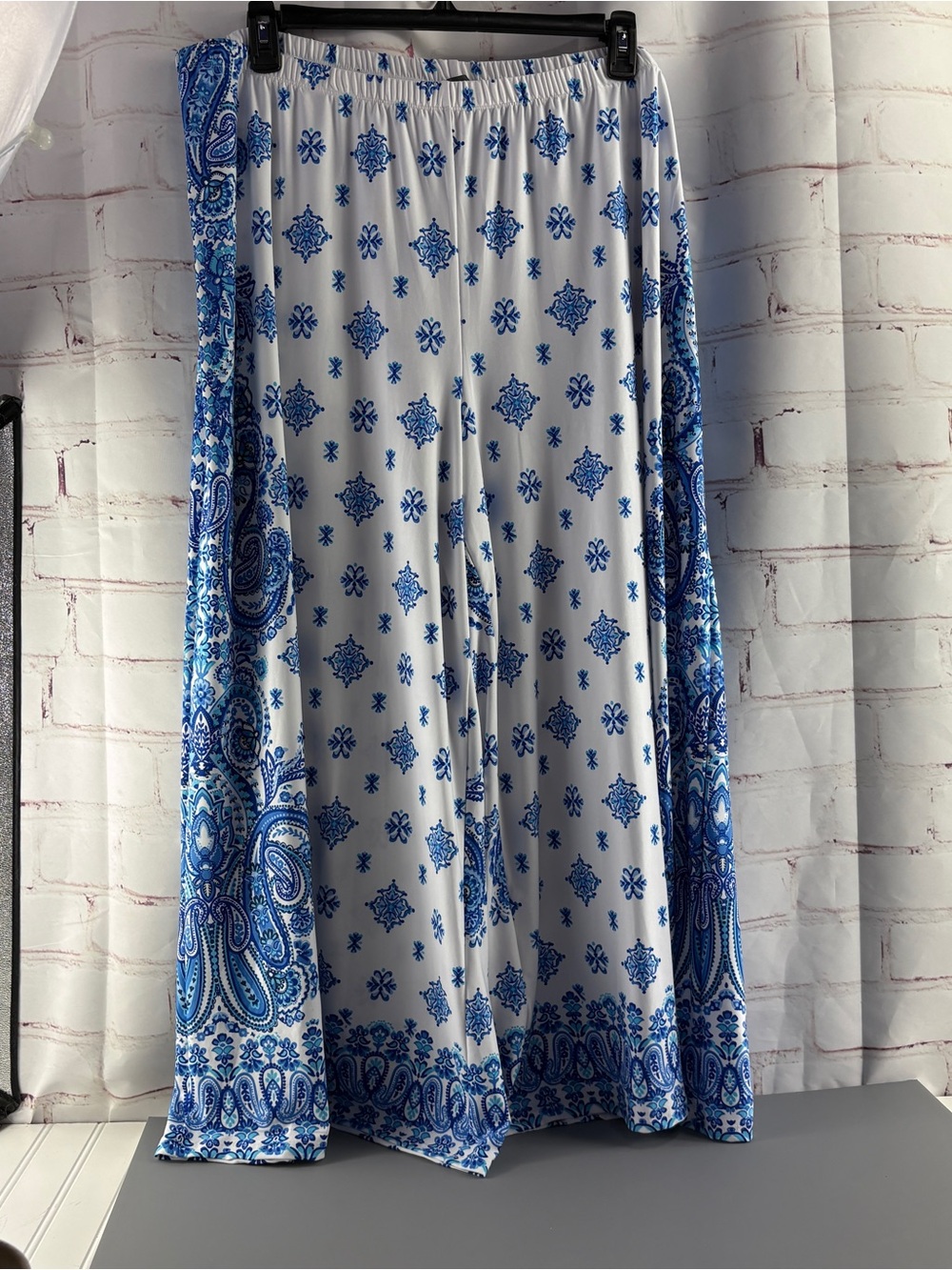 Vince Camuto Womens Pants Size 2X Blue White Paisley Wide Leg Stretch Pull On